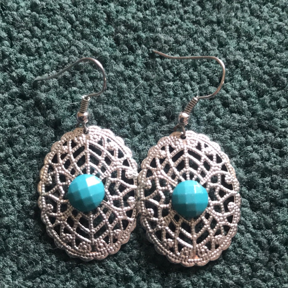 Dangle Earring with Turquoise coloring